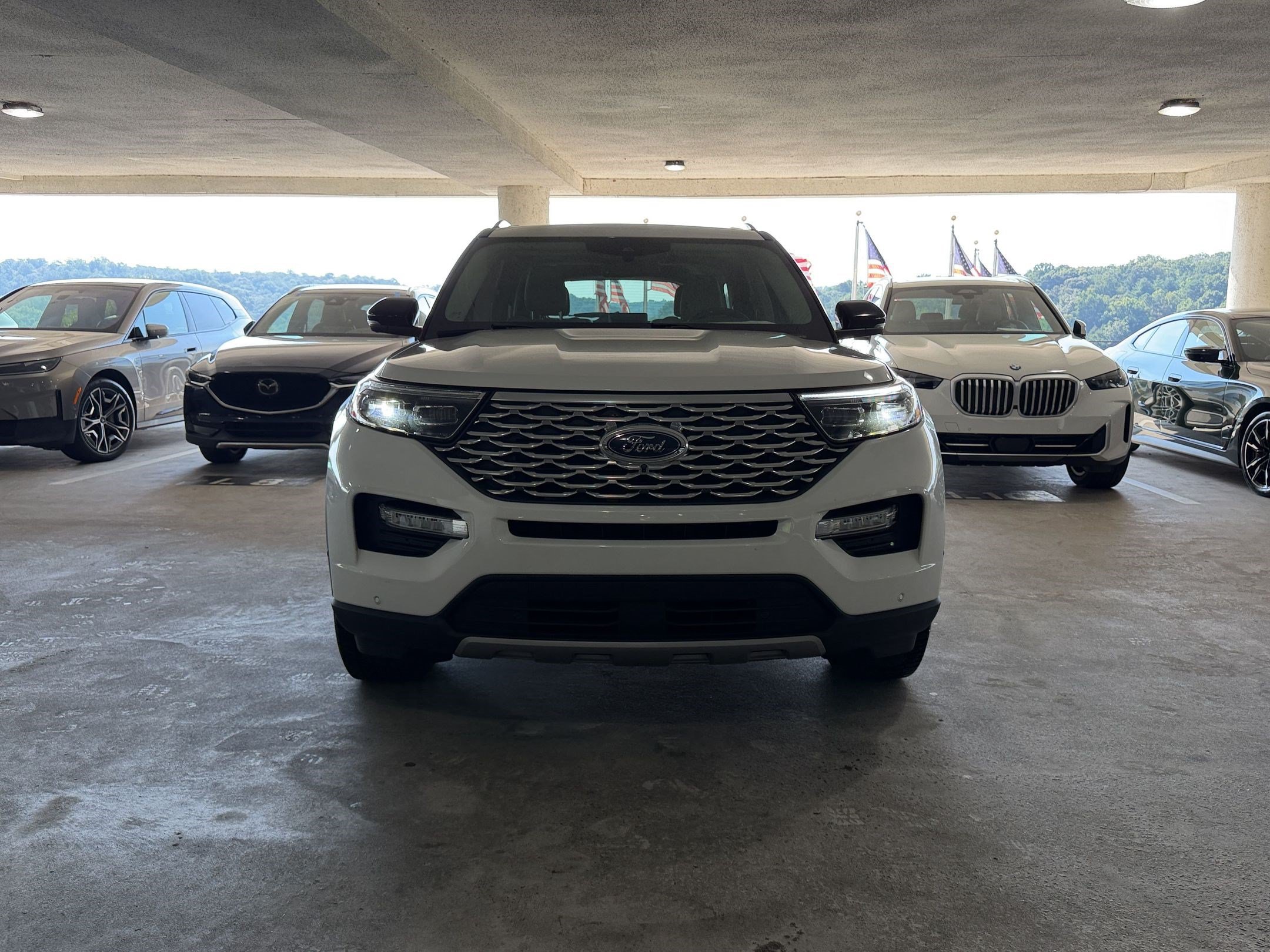 Used 2020 Ford Explorer Platinum w/ Premium Technology Package AWD/4WD image 5