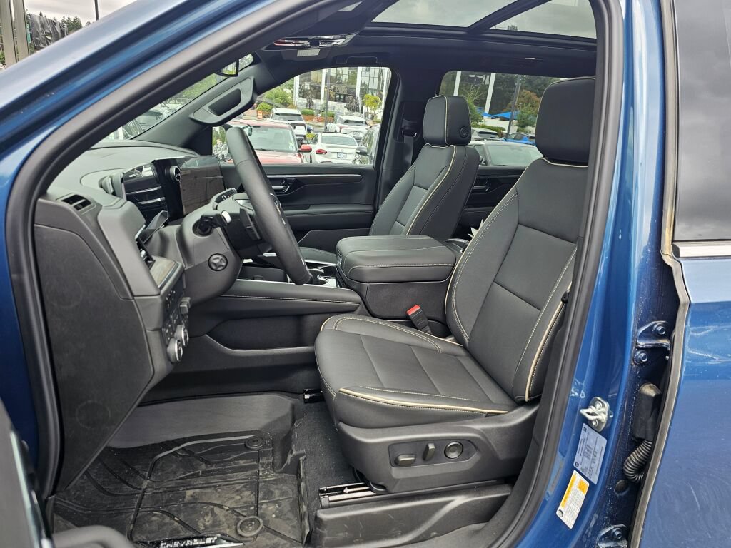 New 2026 Chevrolet Suburban Premier w/ Sun And Tow Package AWD/4WD image 23