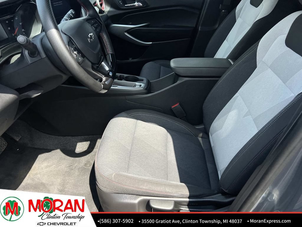 Used 2024 Chevrolet Trax RS w/ Driver Confidence Package FWD image 17