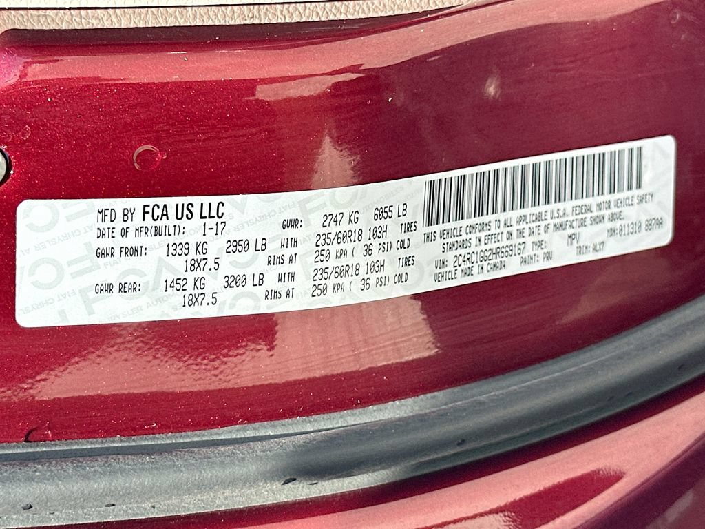 Used 2017 Chrysler Pacifica Limited w/ UConnect Theater Package FWD image 32