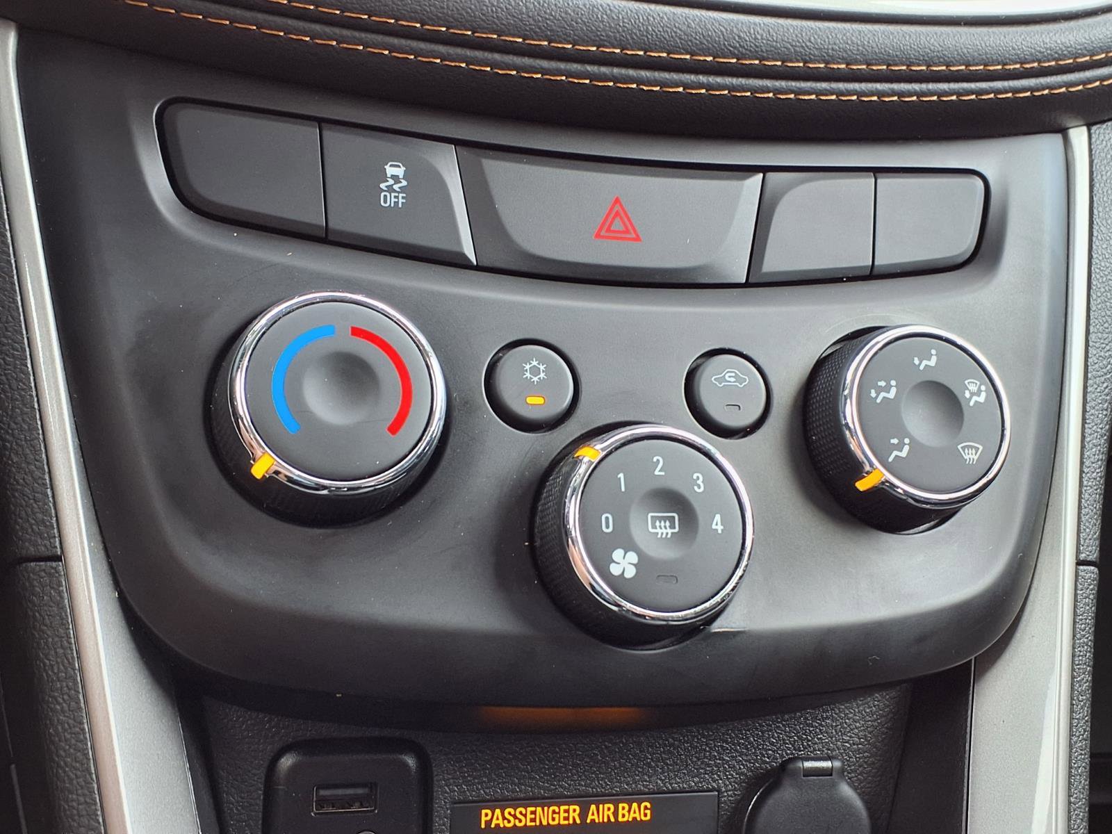 Used 2020 Chevrolet Trax LT w/ LT Convenience Package image 5