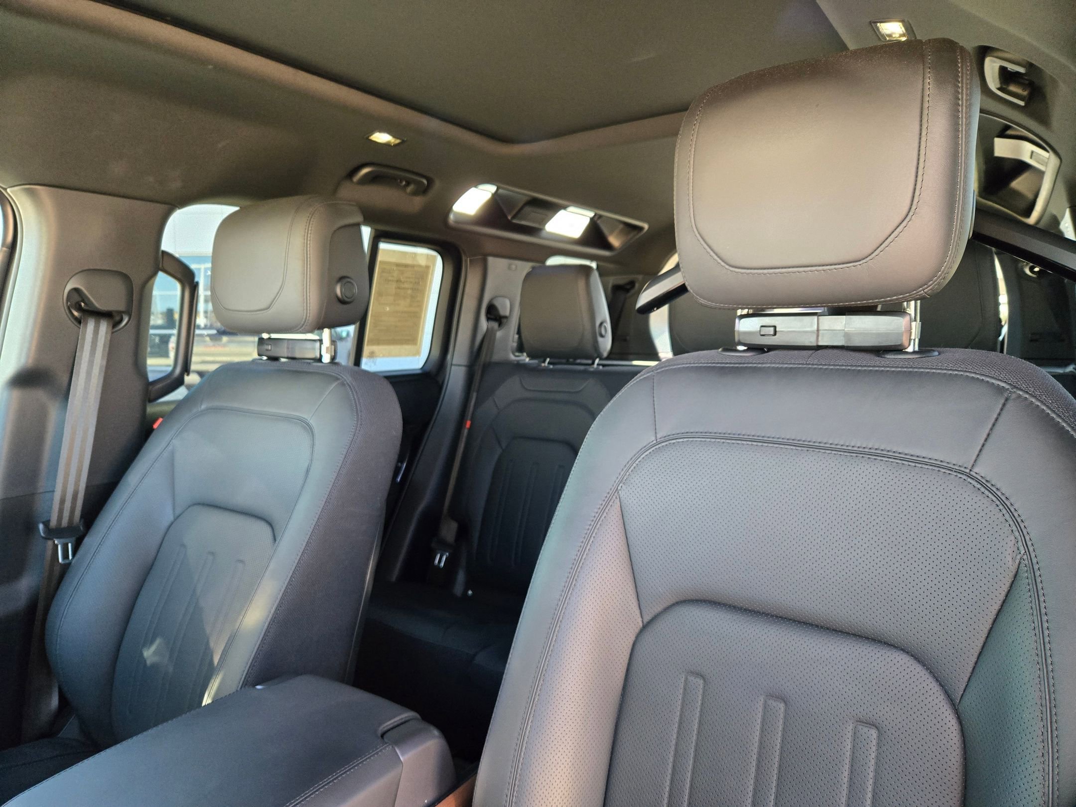 Used 2024 Land Rover Defender 110 X image 13