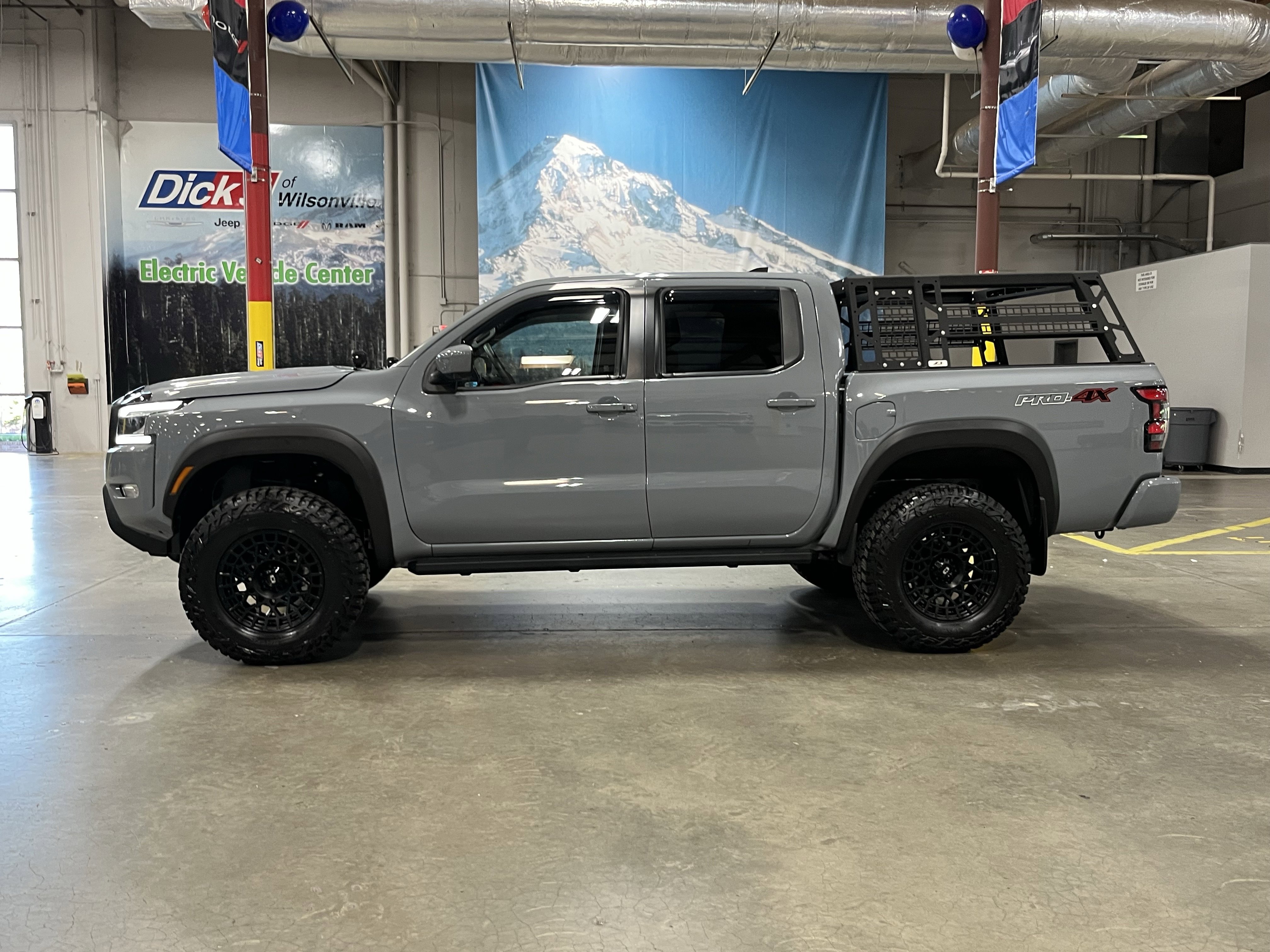 Used 2024 Nissan Frontier PRO-4X w/ Pro Convenience Package AWD/4WD image 2