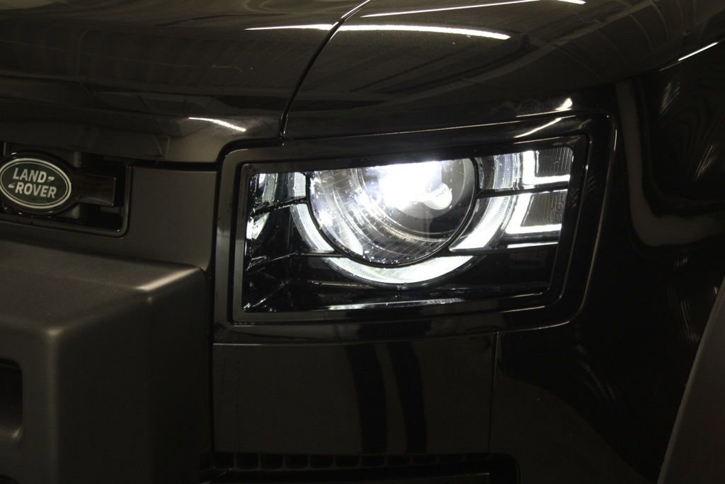 Used 2023 Land Rover Defender 130 SE image 11