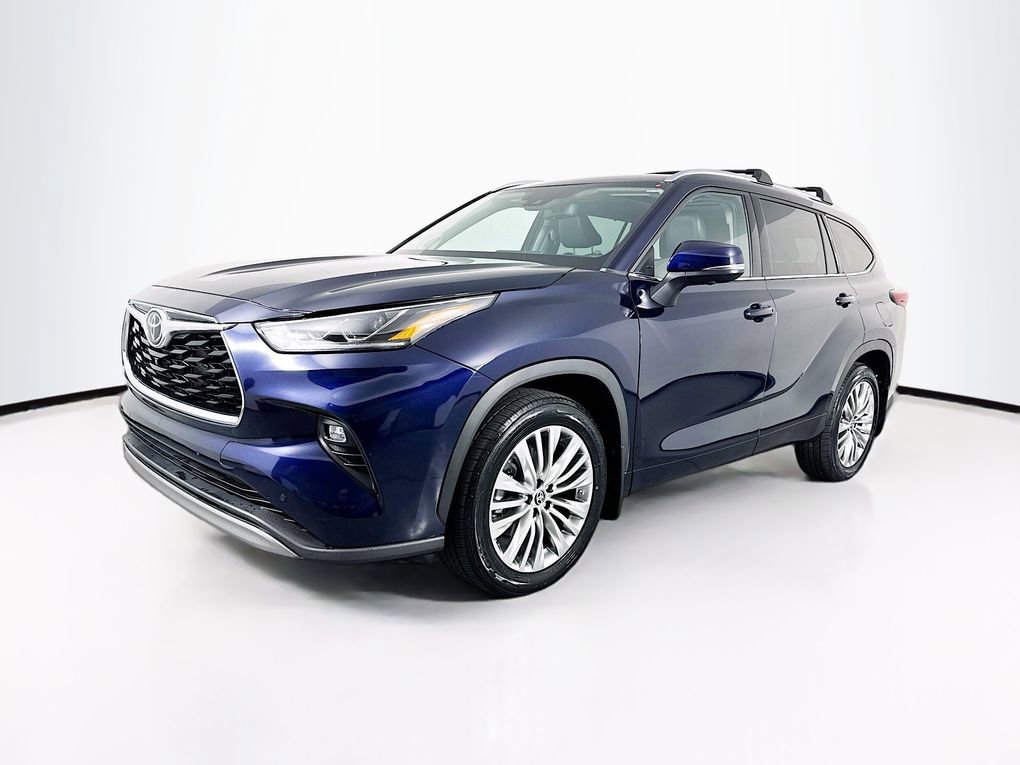 Used 2023 Toyota Highlander Platinum image 3