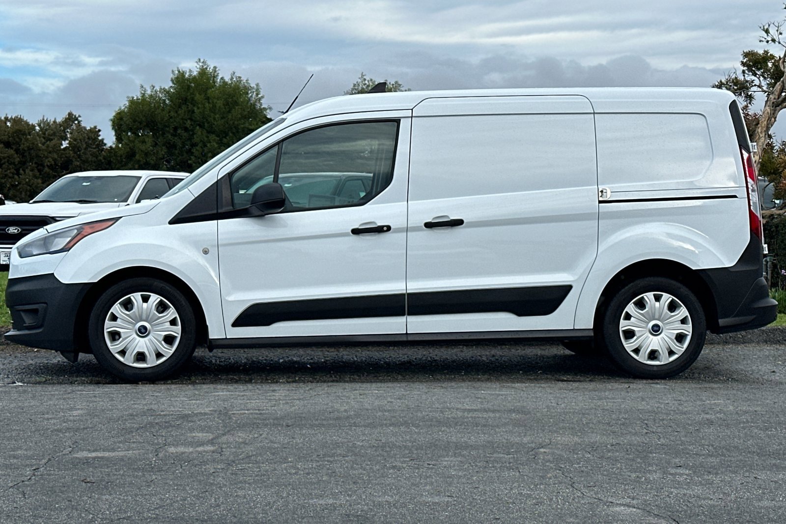 Used 2023 Ford Transit Connect XL image 2