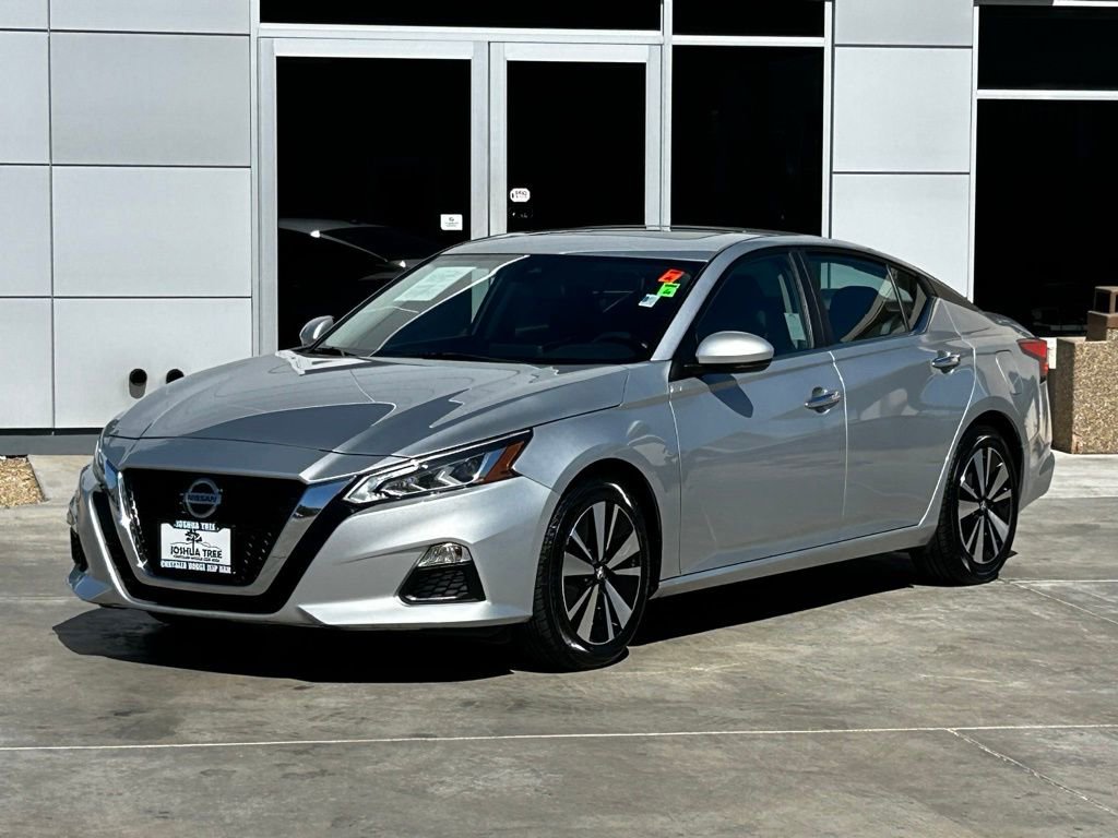 Used 2022 Nissan Altima 2.5 SV w/ SV Premium Package FWD image 3
