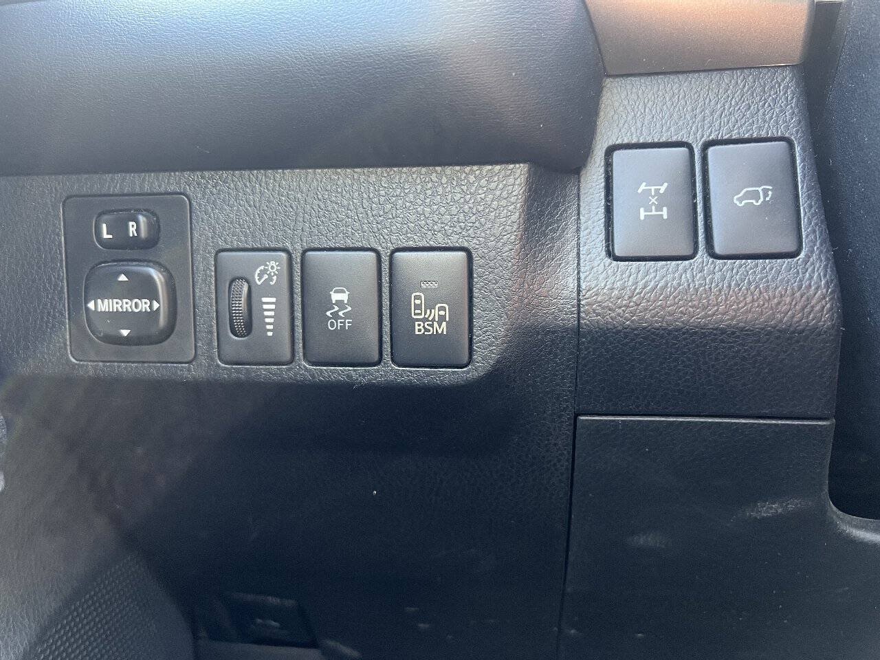 Used 2013 Toyota RAV4 Limited AWD/4WD image 21