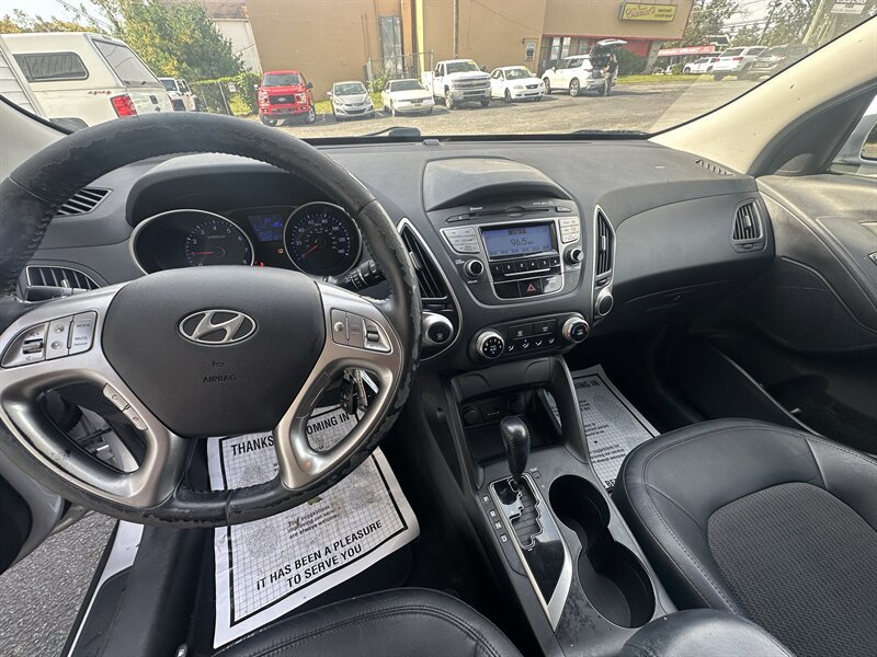 Used 2011 Hyundai Tucson GLS FWD image 15