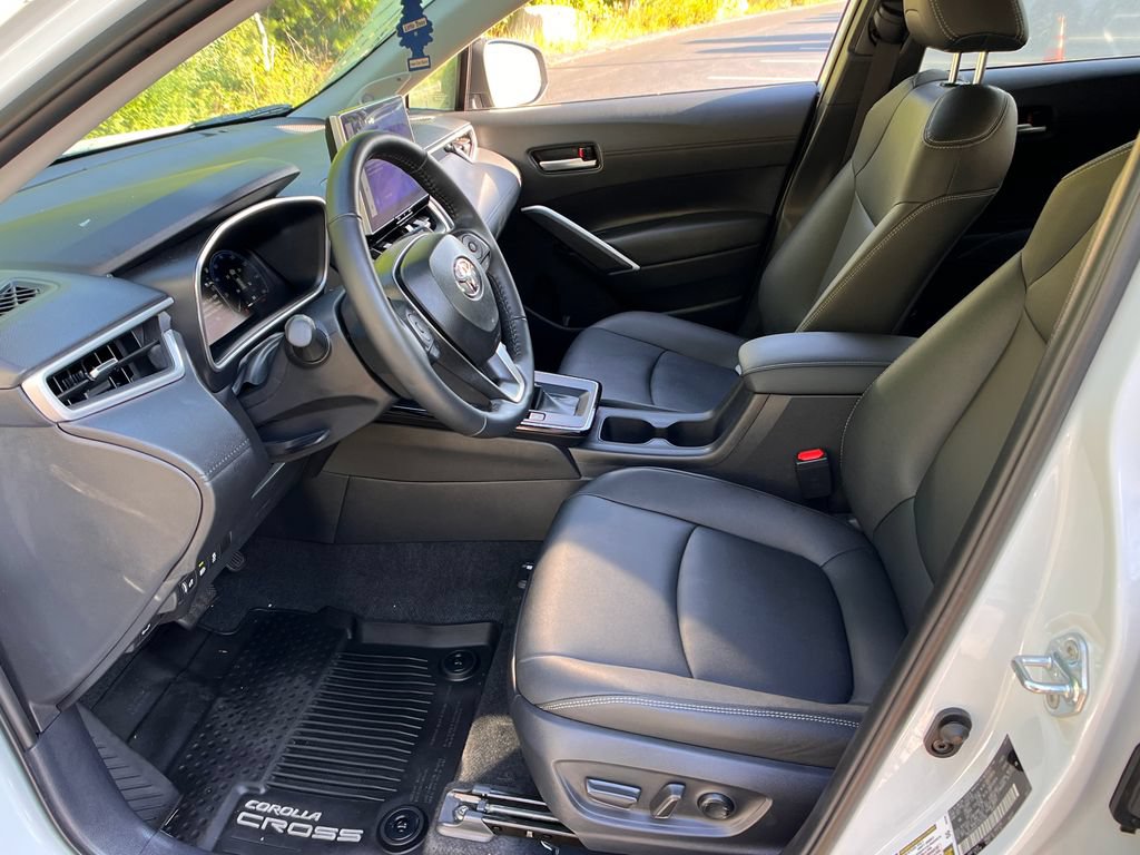 Used 2026 Toyota Corolla Cross XLE w/ Convenience Package AWD/4WD image 9