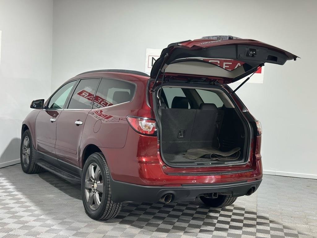 Used 2017 Chevrolet Traverse LT image 38
