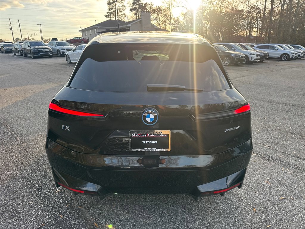 Used 2023 BMW iX xDrive50 w/ Premium Package image 6