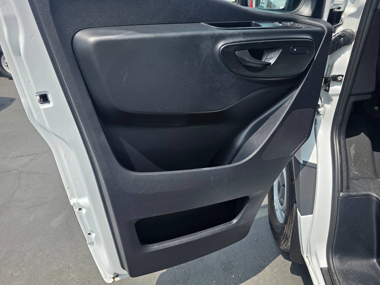 Used 2025 Mercedes-Benz Sprinter 2500 image 23