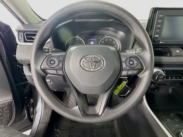 Used 2022 Toyota RAV4 LE AWD/4WD image 11