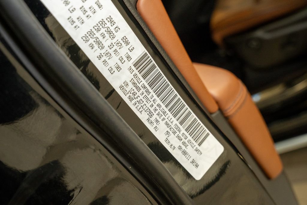 Used 2018 Jeep Grand Cherokee Summit w/ Platinum Series Group image 24