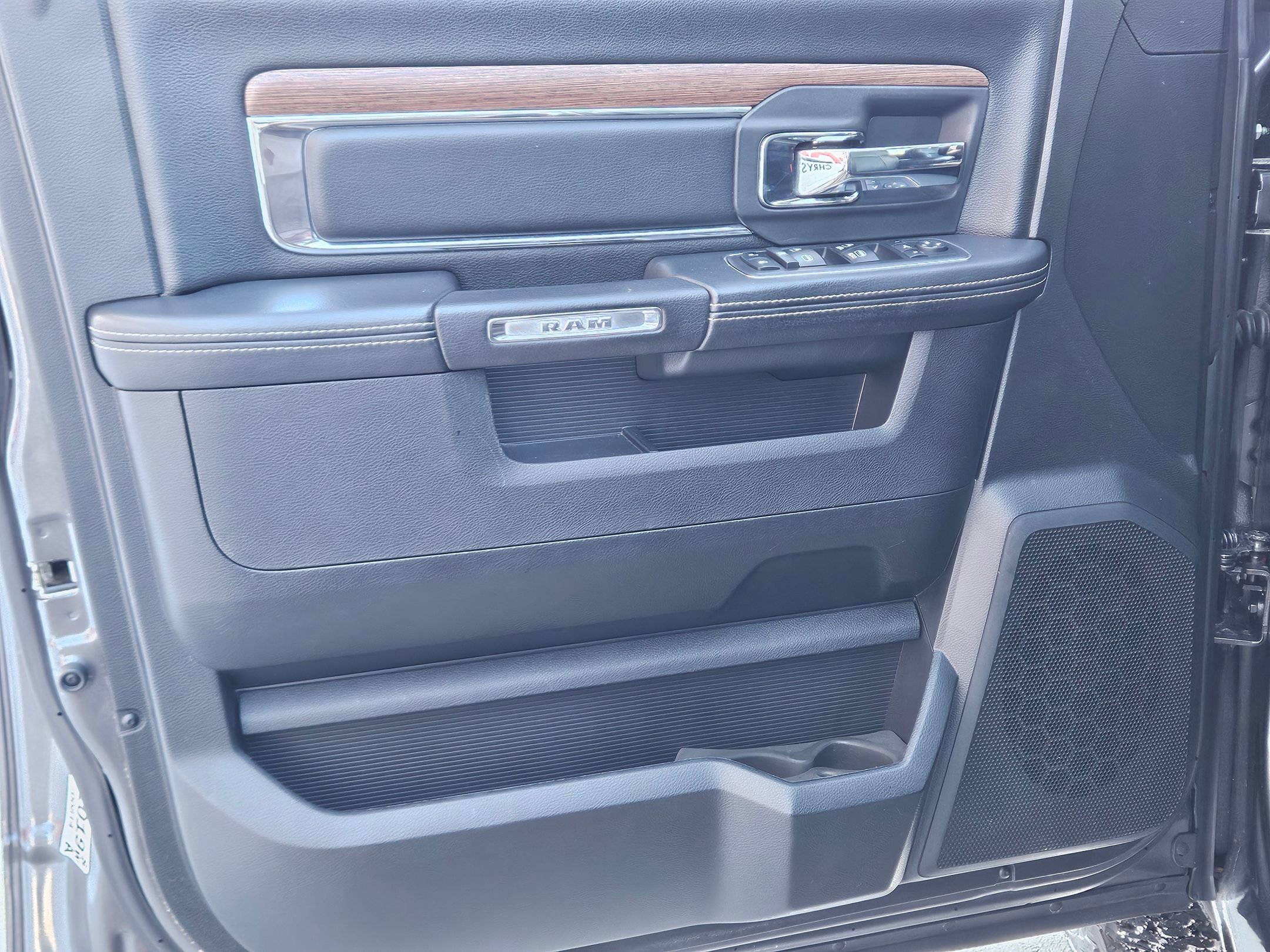 Used 2018 RAM 1500 Laramie w/ Convenience Group image 17