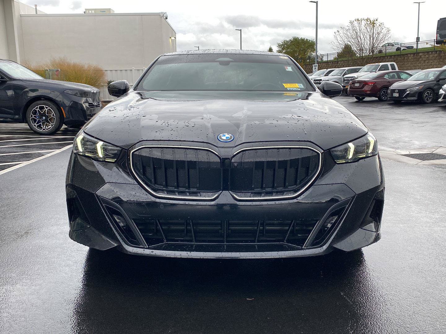 Used 2025 BMW 550e xDrive w/ Premium Package AWD/4WD image 8