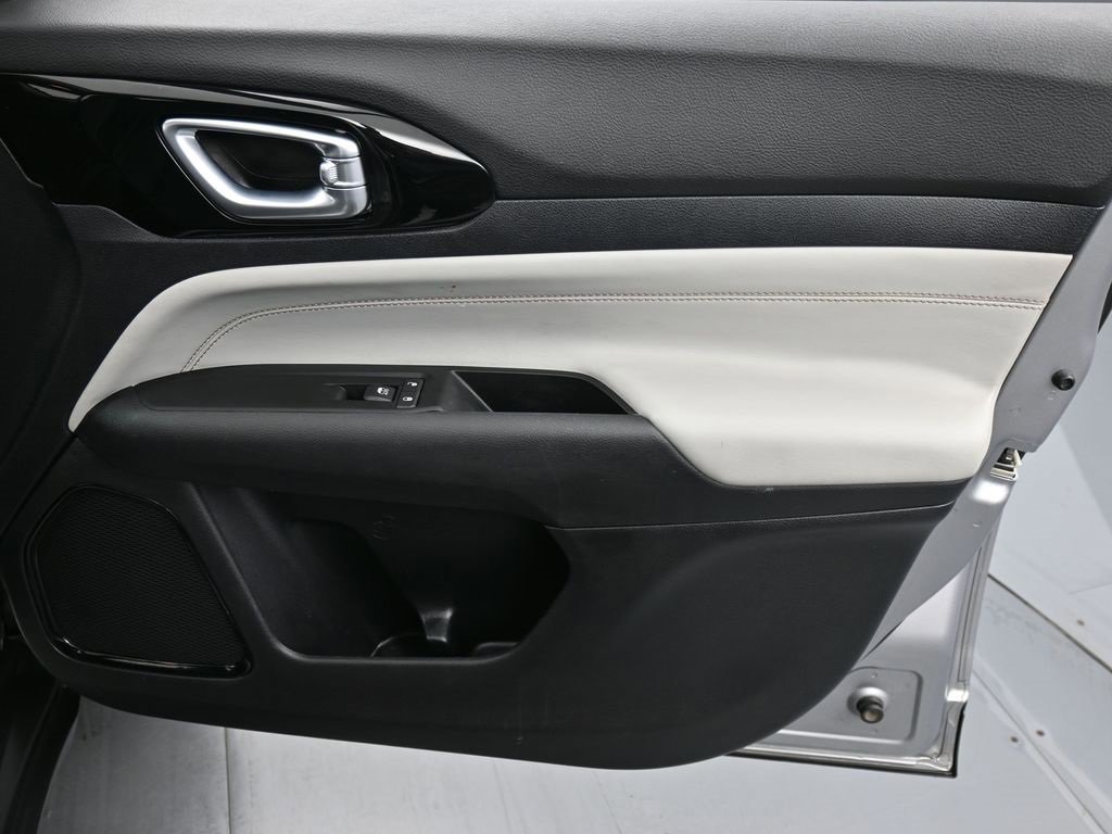 Used 2022 Jeep Compass Limited image 16