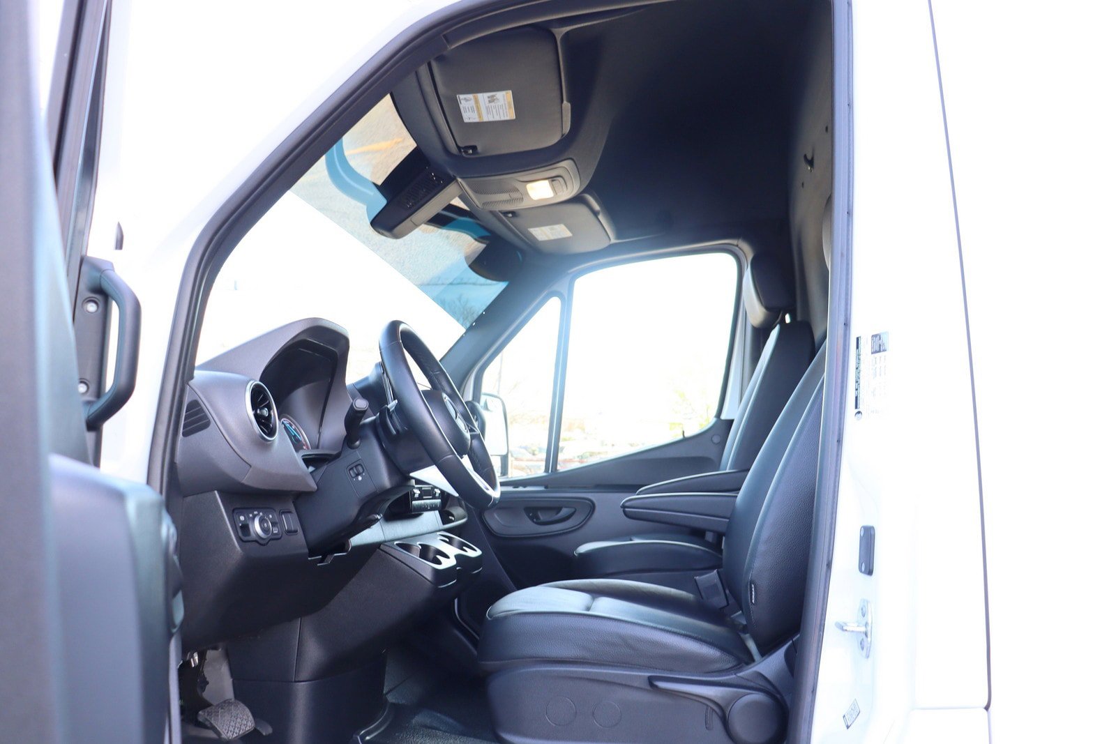 Used 2024 Mercedes-Benz eSprinter 170 Cargo image 10