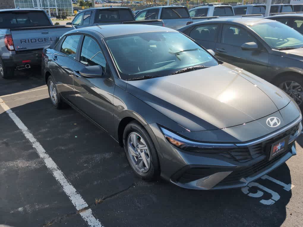 New 2026 Hyundai Elantra SE FWD image 12