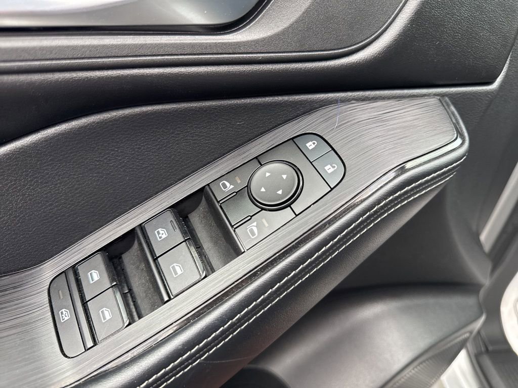 Used 2024 Nissan Rogue SV image 13