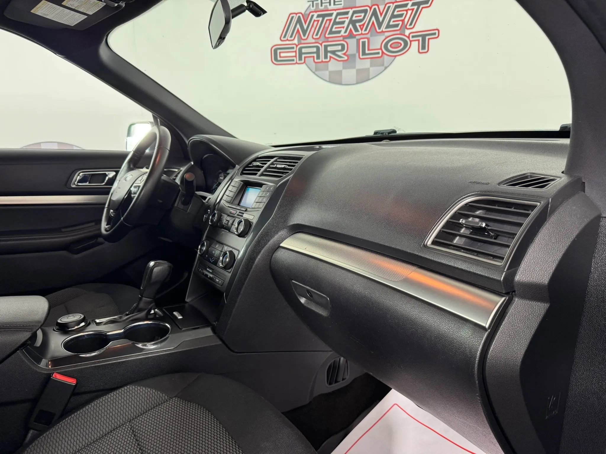 Used 2018 Ford Explorer XLT AWD/4WD image 12