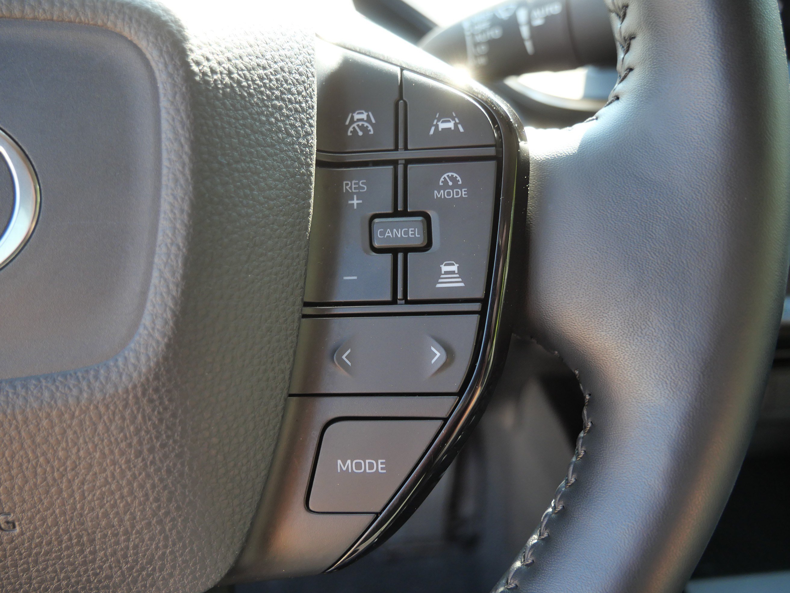Certified 2025 Toyota Prius XLE FWD image 29
