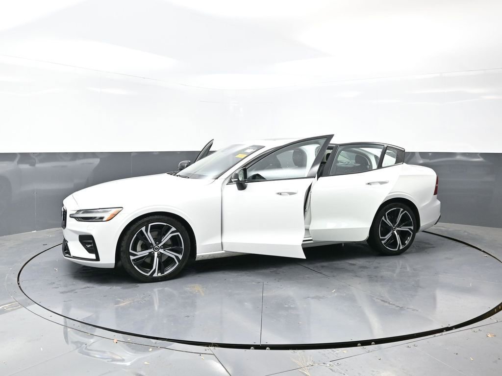 Used 2024 Volvo S60 B5 Core image 57