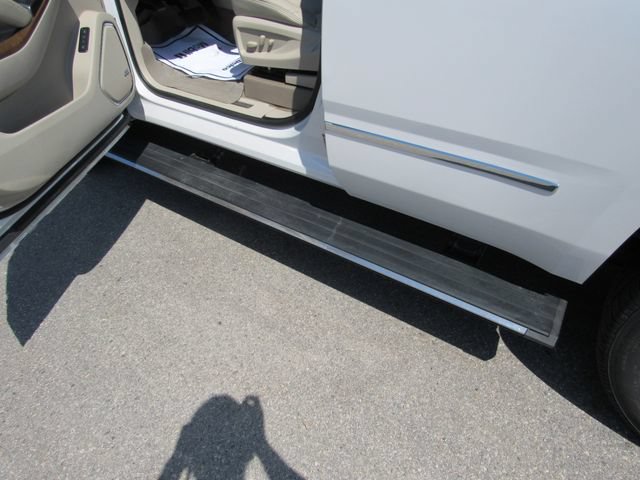 Certified 2020 GMC Yukon Denali w/ Denali Premium Package AWD/4WD image 9