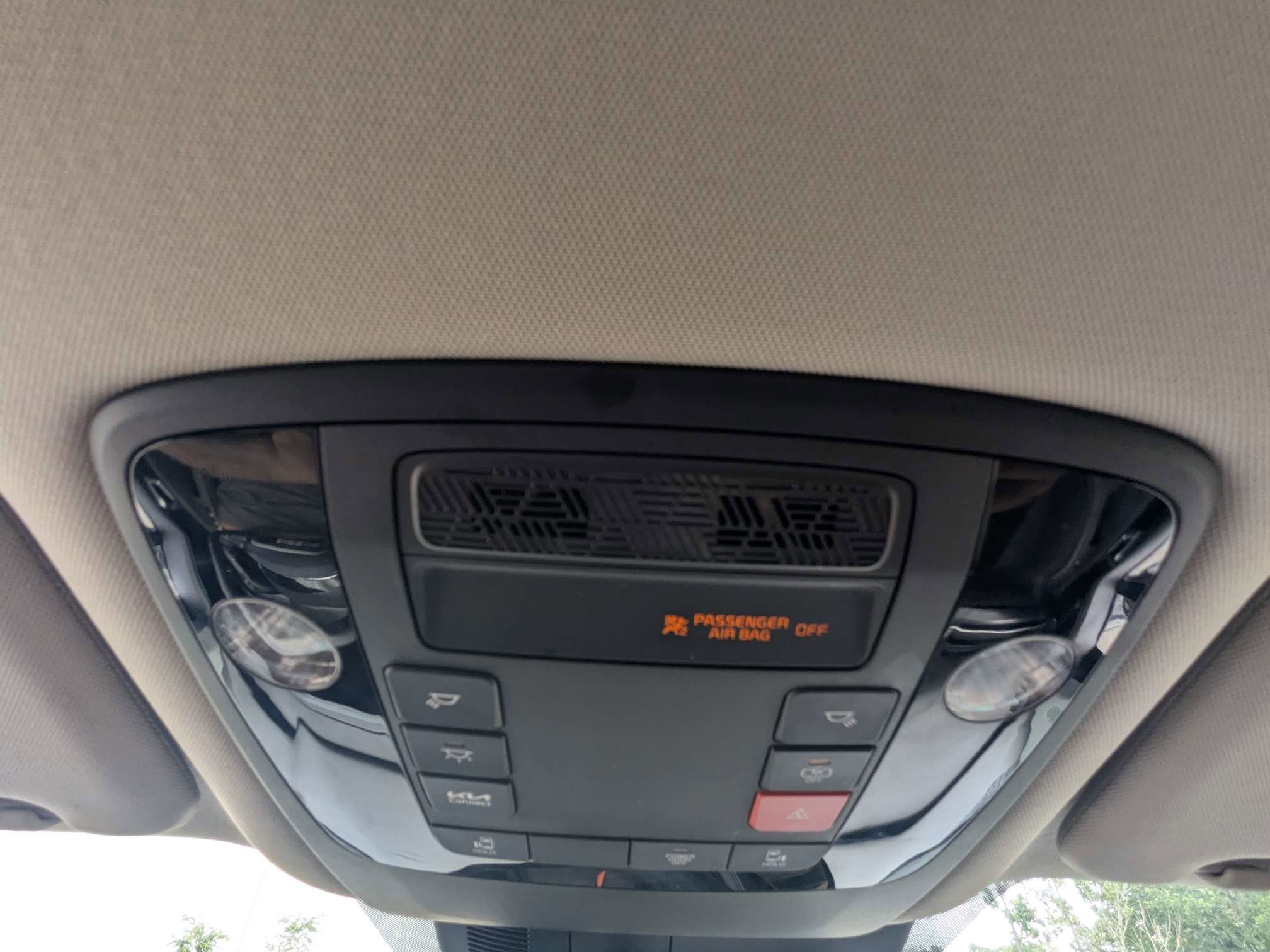 Used 2025 Kia Carnival FWD image 31
