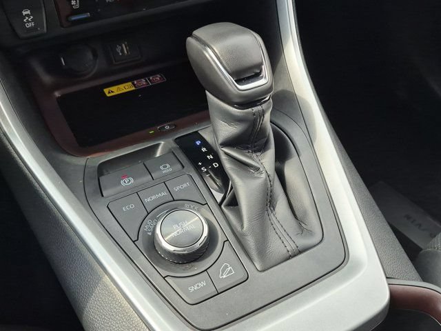 Certified 2025 Toyota RAV4 Limited w/ Advanced Technology Package AWD/4WD image 16