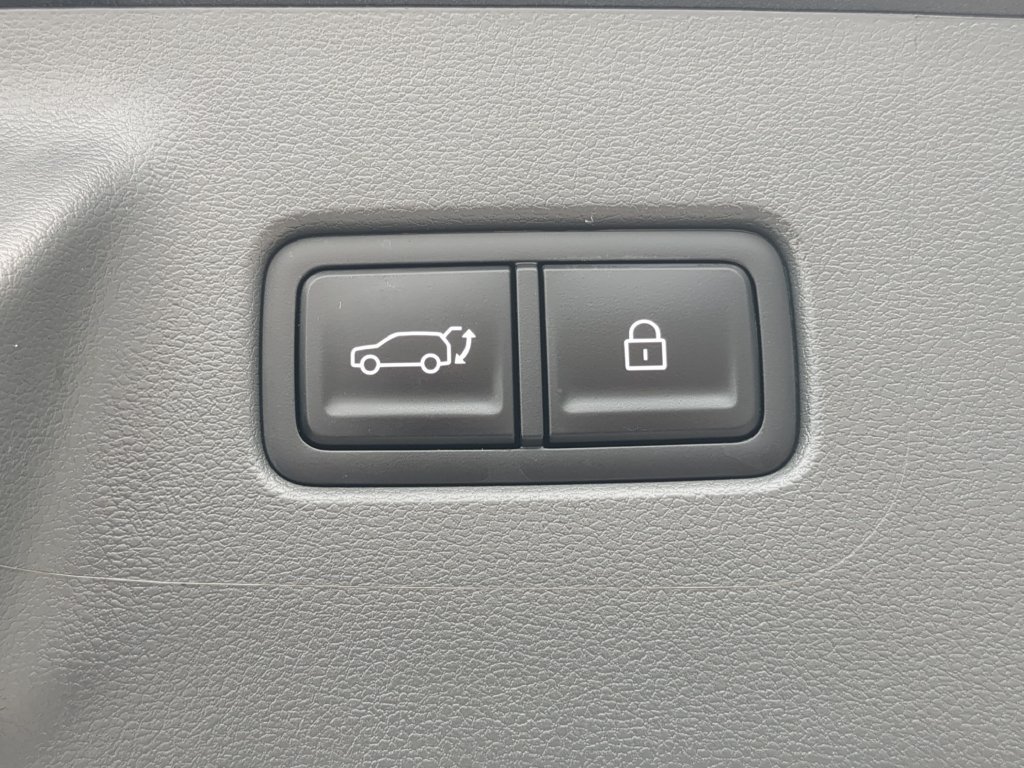Used 2025 Hyundai Santa Fe SEL FWD image 9