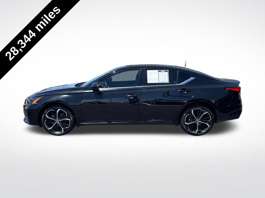 Used 2023 Nissan Altima 2.5 SR AWD/4WD image 2