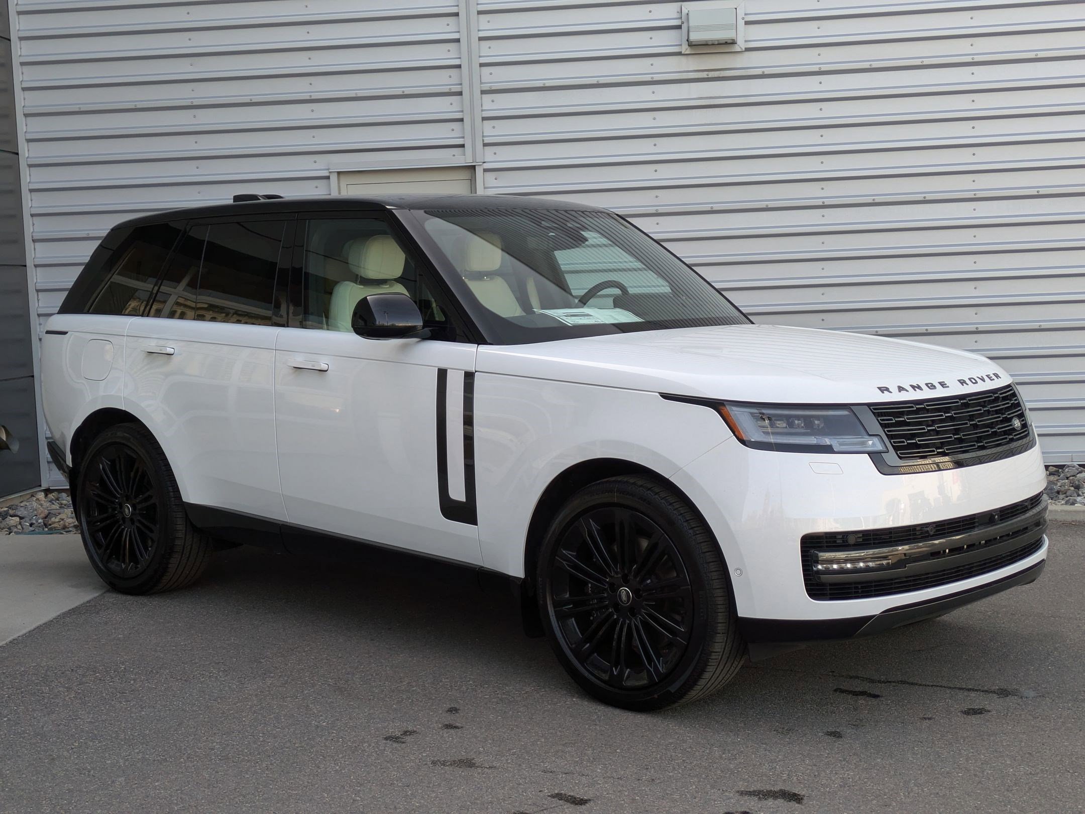 New 2025 Land Rover Range Rover SE image 7
