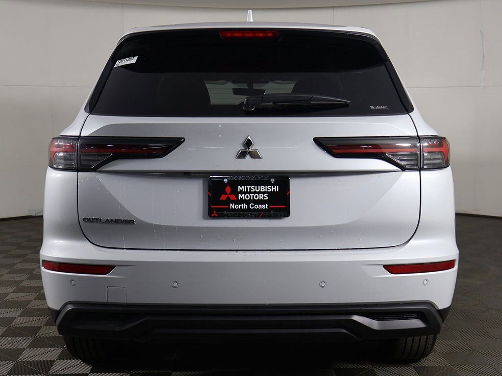New 2026 Mitsubishi Outlander ES AWD/4WD image 11