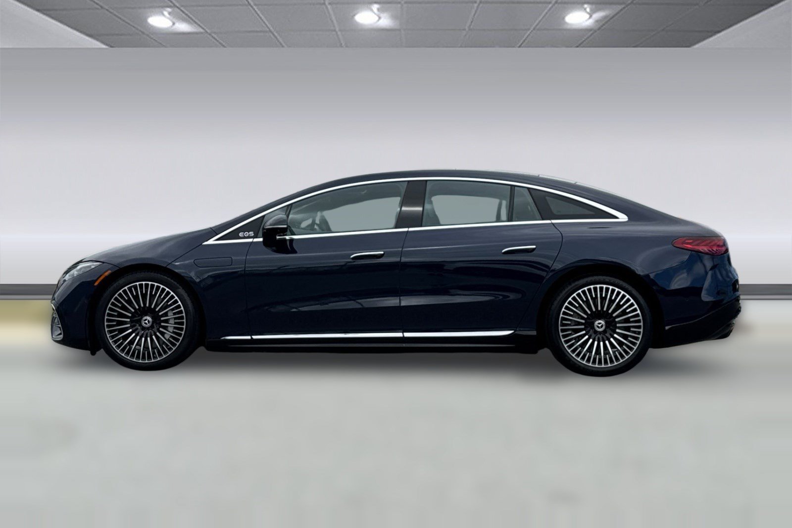 Used 2023 Mercedes-Benz EQS 580 4MATIC Sedan image 2