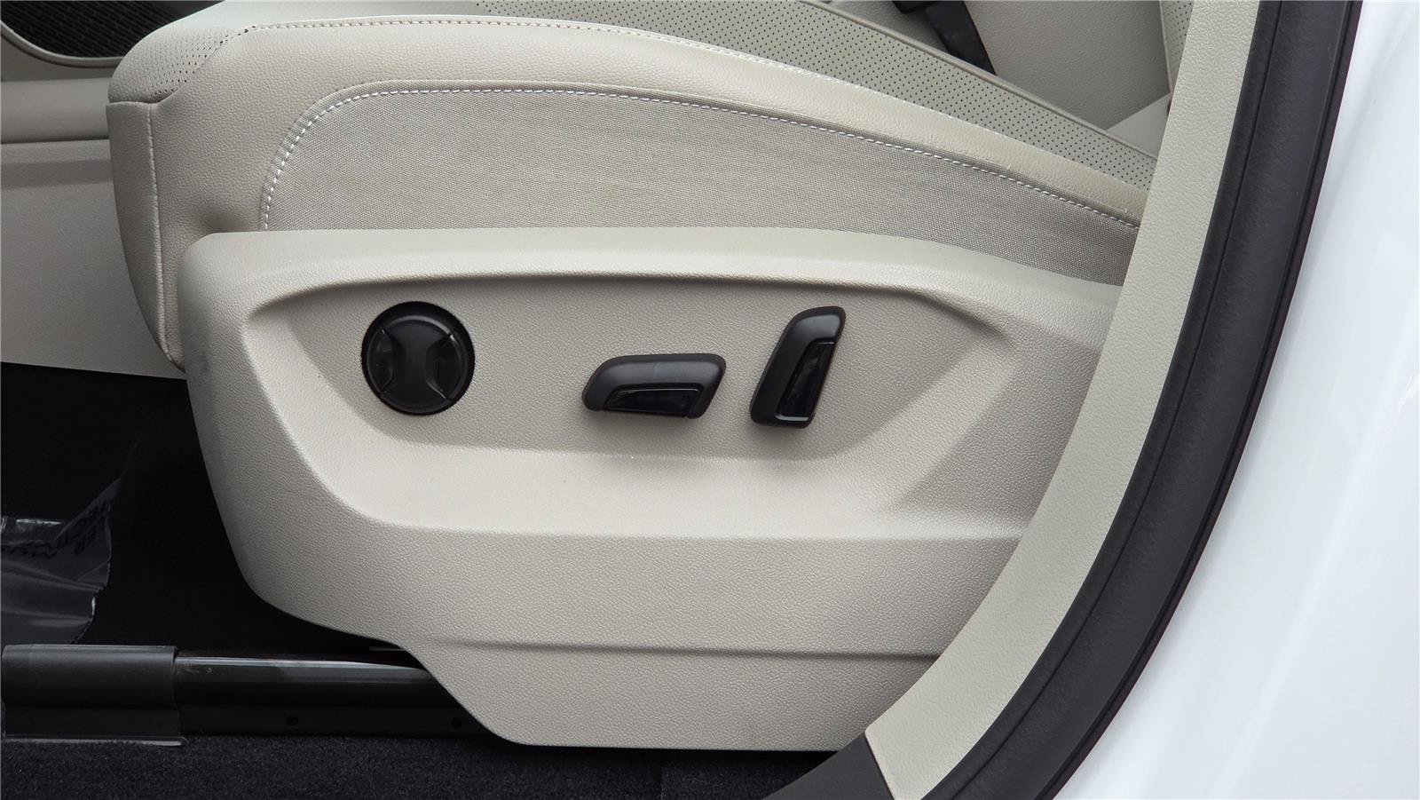 Certified 2026 Volkswagen Atlas SE AWD/4WD image 16