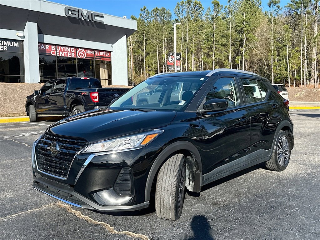 Used 2021 Nissan Kicks SV image 2