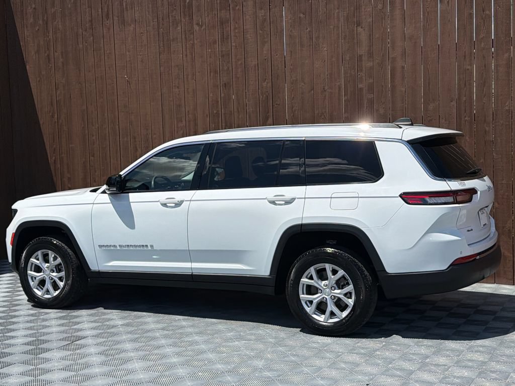 Used 2023 Jeep Grand Cherokee L Limited AWD/4WD image 17