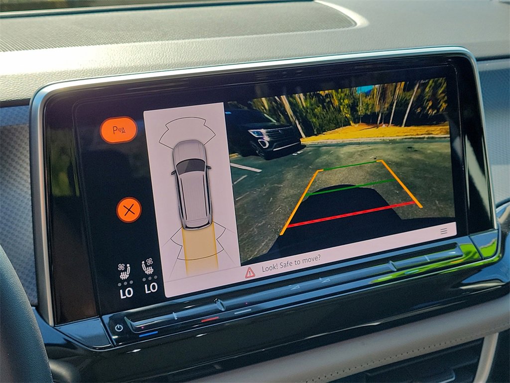 Certified 2025 Volkswagen Atlas Peak Edition SE image 27