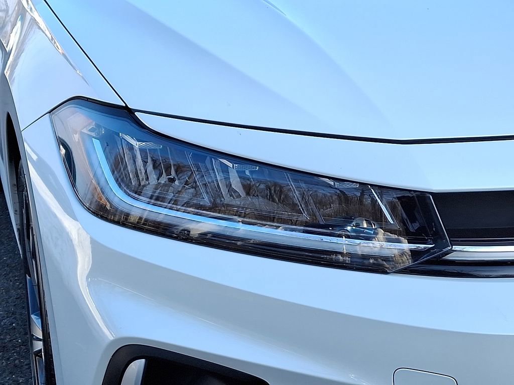 Certified 2025 Volkswagen Jetta SEL image 9