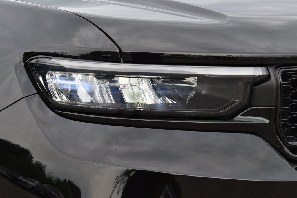 Used 2023 Jeep Grand Cherokee Altitude AWD/4WD image 4