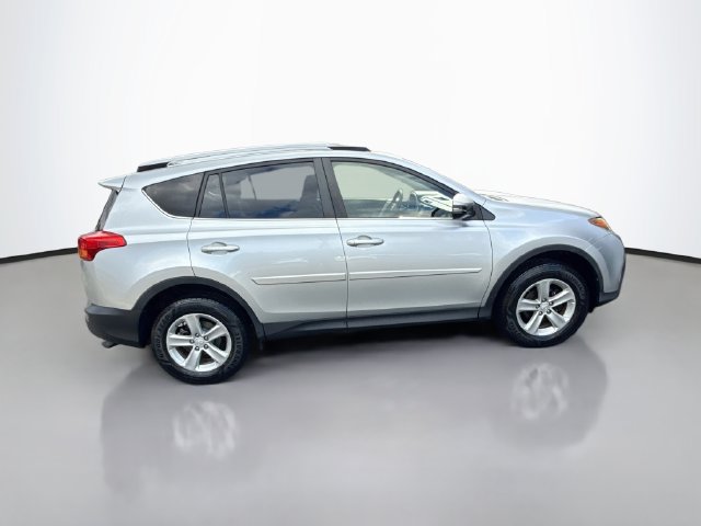 Used 2013 Toyota RAV4 XLE AWD/4WD image 8