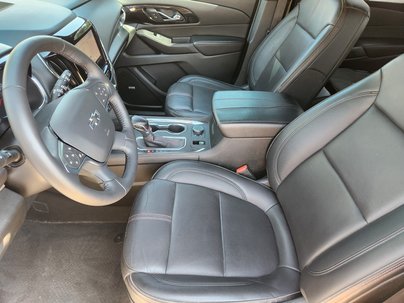 Used 2022 Chevrolet Traverse RS FWD image 10