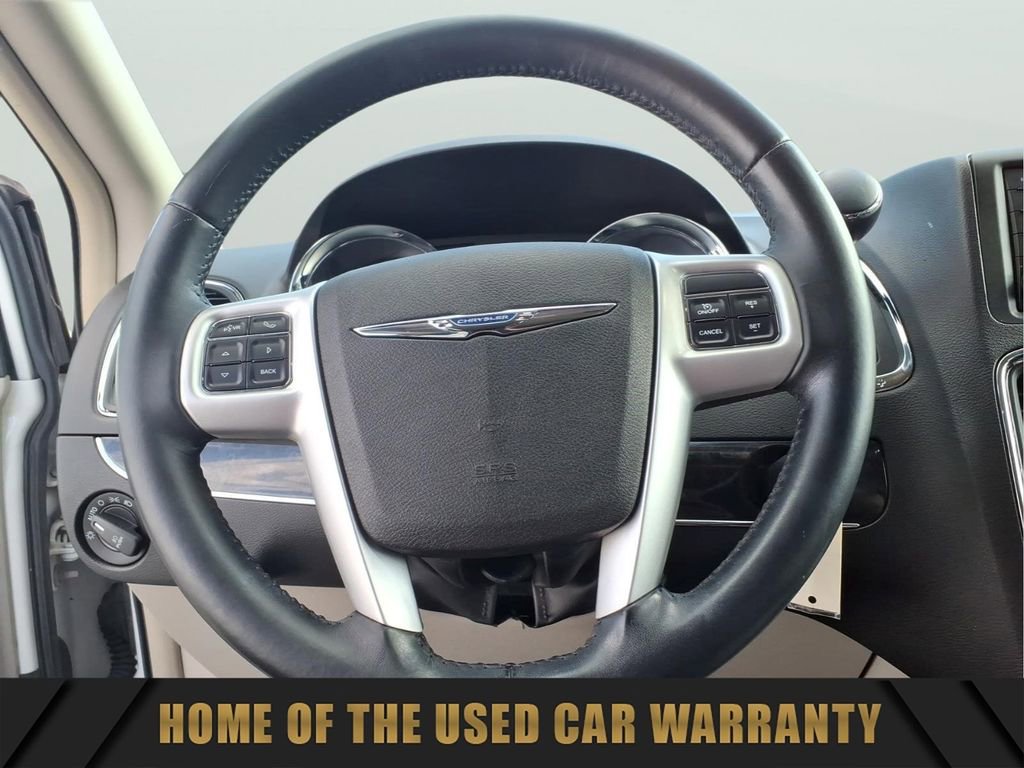 Used 2014 Chrysler Town & Country Touring FWD image 19