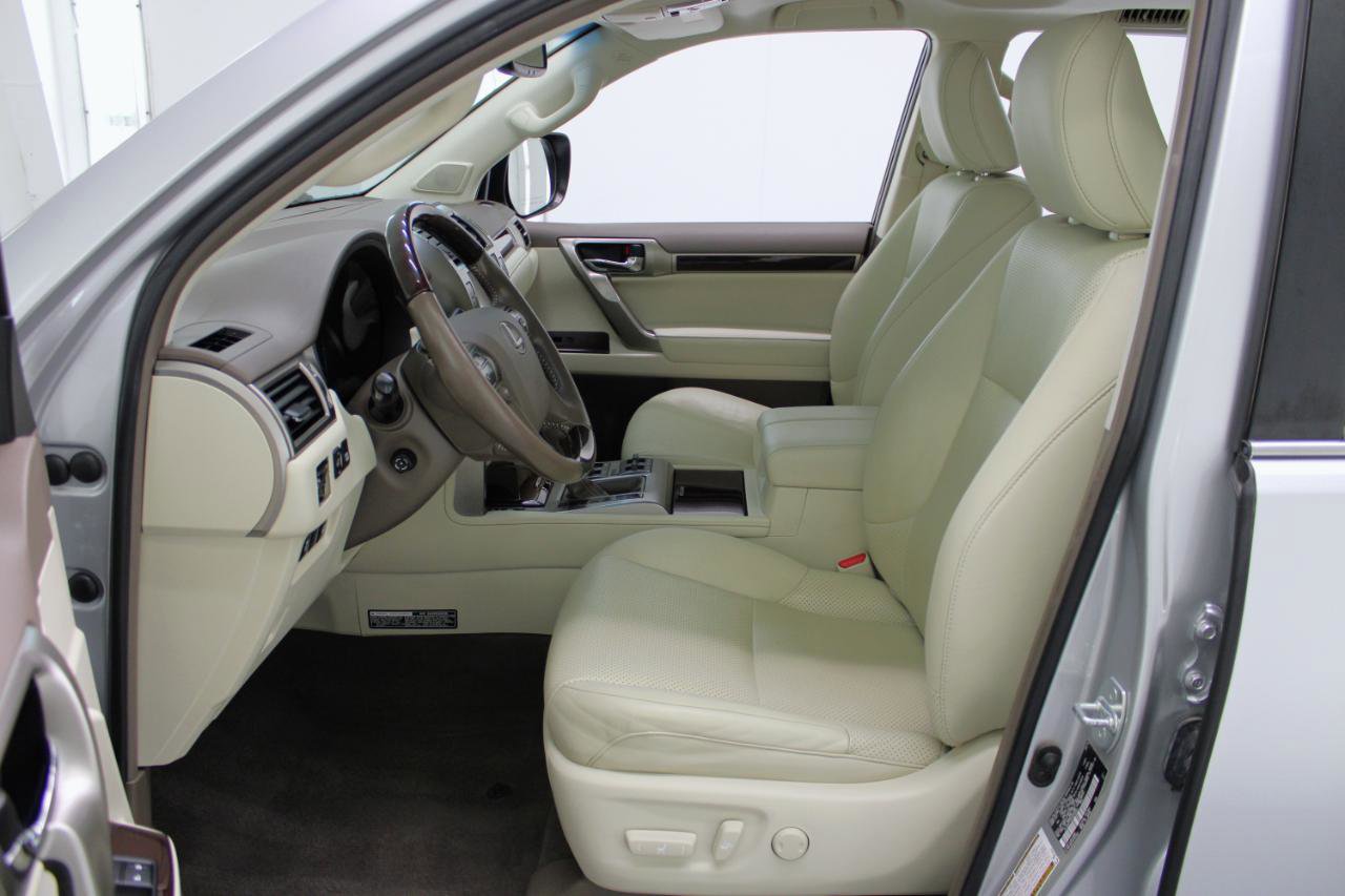 Used 2018 Lexus GX 460 Luxury w/ Preferred Accessory Package image 32