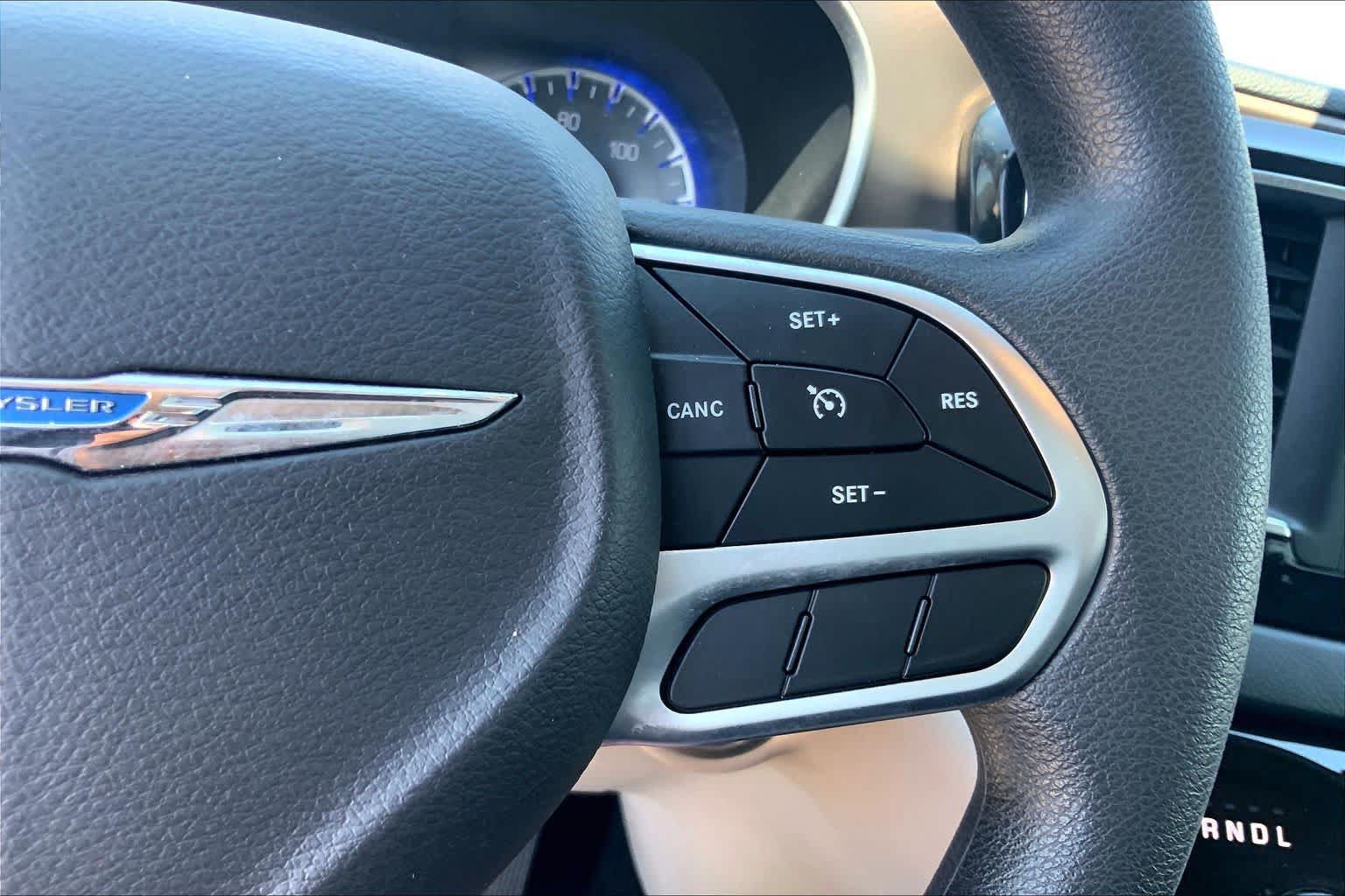Used 2018 Chrysler Pacifica Touring Plus w/ Tire & Wheel Group FWD image 25