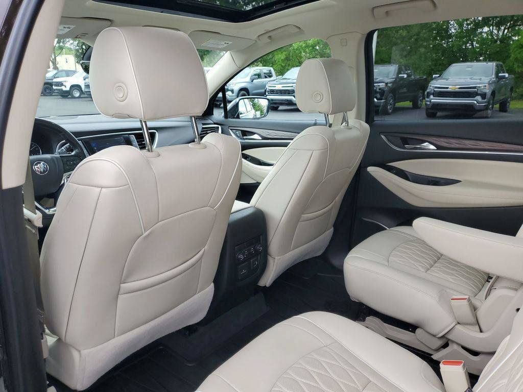 Used 2022 Buick Enclave Avenir w/ Avenir Technology Package AWD/4WD image 32