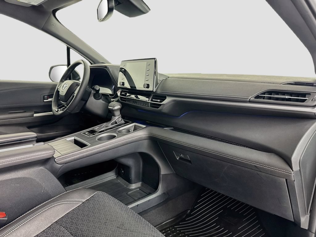 Used 2023 Toyota Sienna XSE AWD/4WD image 32