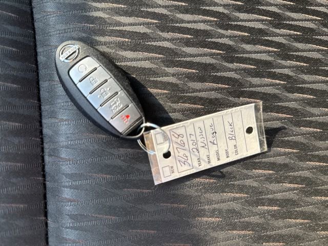 Used 2017 Nissan Rogue SV w/ SV Premium Package image 24